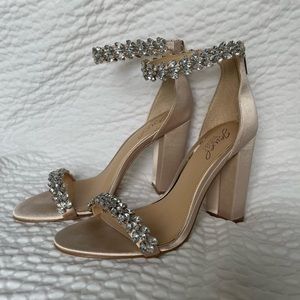 Jewel Badgley Mischka Mayra block heels size 7 champagne